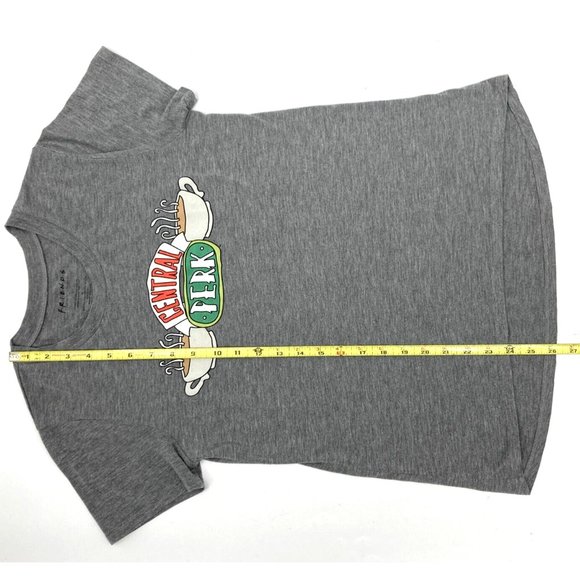 Friends TV Show Central Perk Logo Tshirt Gray Short Sleeve Hi-Lo Hem Womens Med - Picture 7 of 9